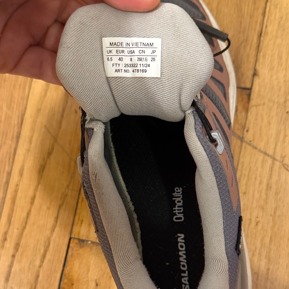 Salomon Women’s Goretex - Picture 2 of 6